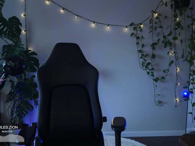 bySOVA live webcam show