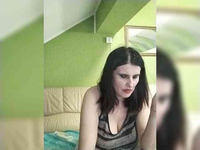 milf44milf's live room