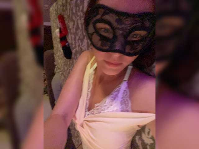 SheisArt live cam preview