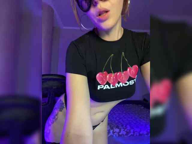 SheisArt webcam