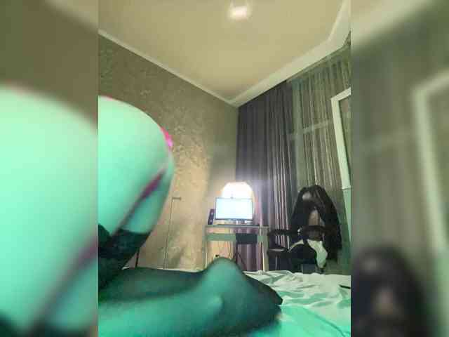 SheisArt webcam