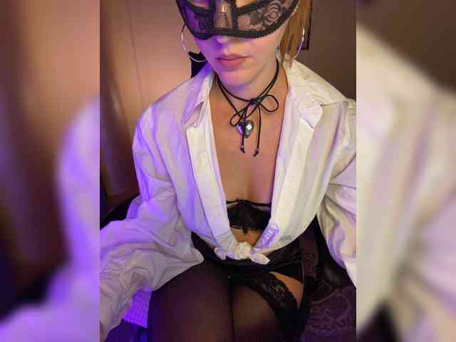 SheisArt webcam