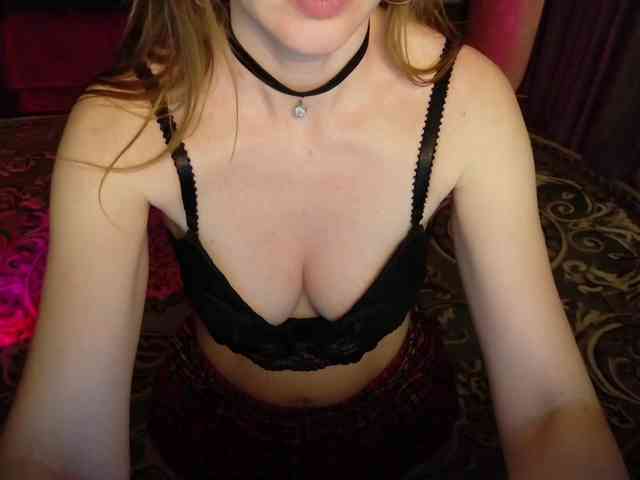 SheisArt webcam
