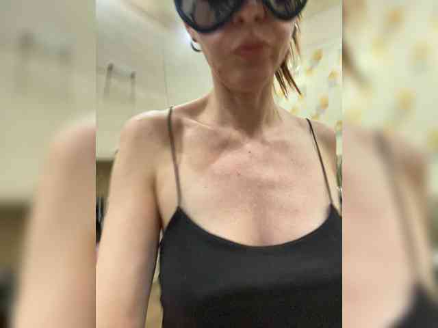 SheisArt webcam