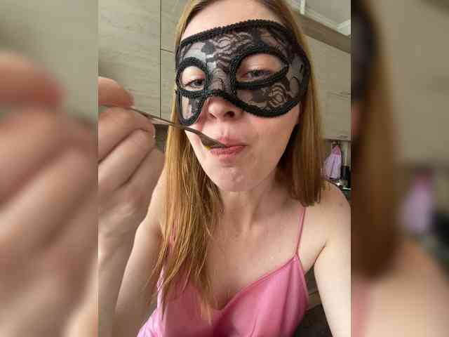 SheisArt webcam