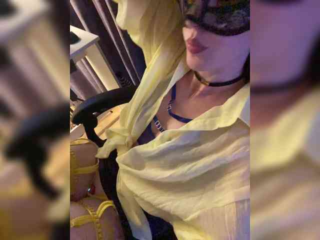 SheisArt webcam
