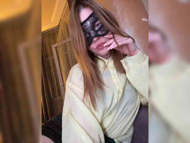 SheisArt webcam