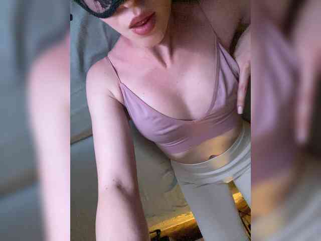 SheisArt webcam