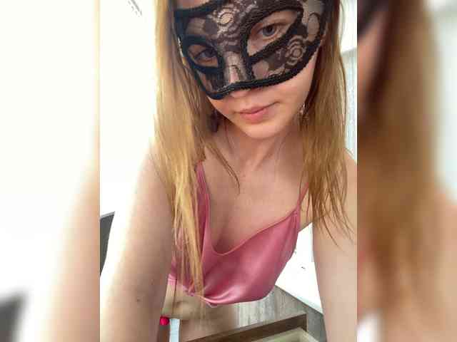SheisArt webcam