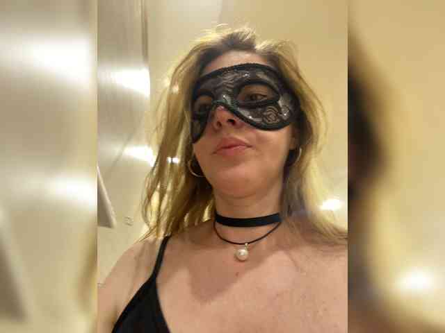 SheisArt webcam