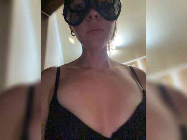 SheisArt webcam