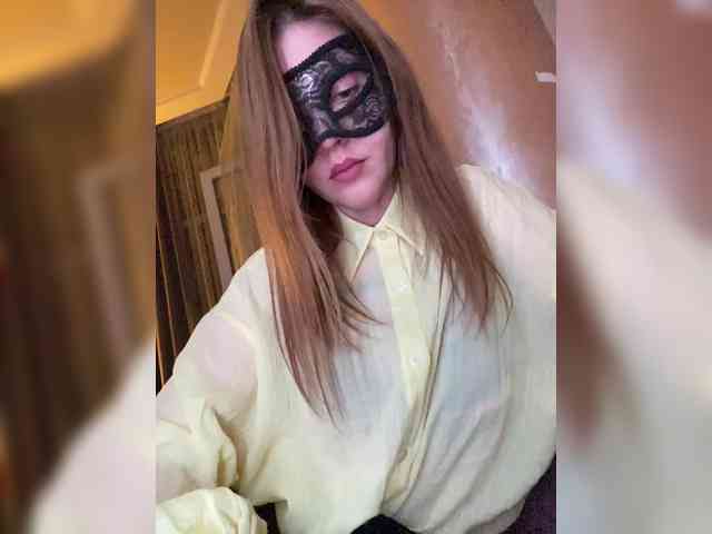 SheisArt webcam