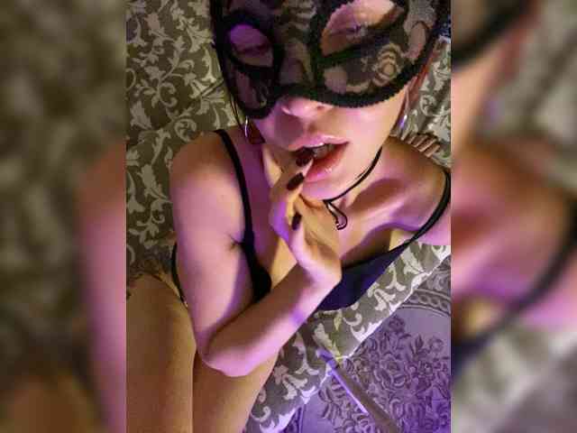 SheisArt webcam