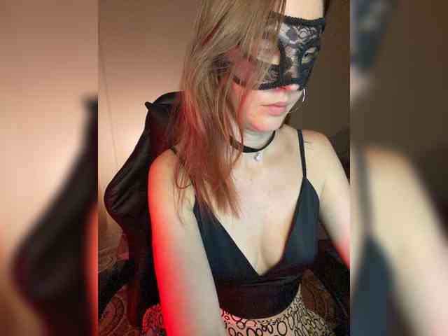 SheisArt webcam