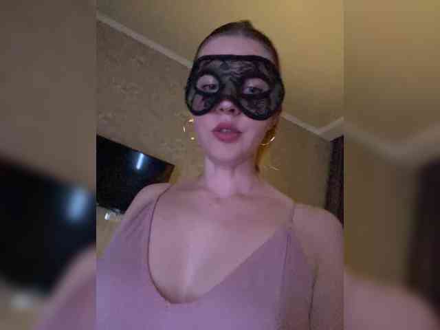 SheisArt webcam