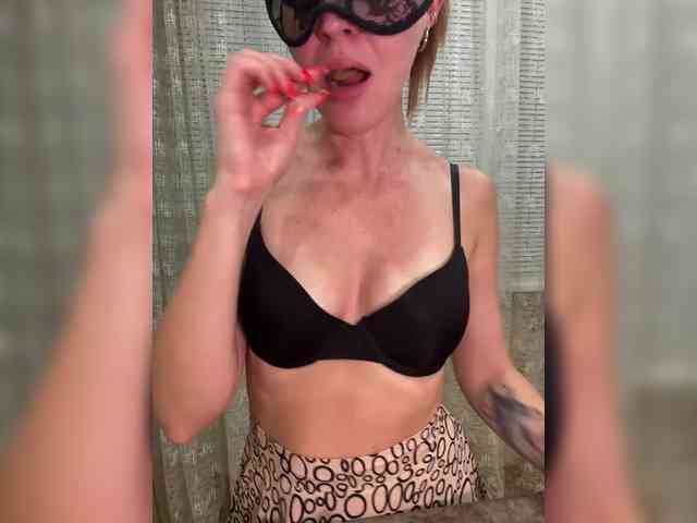 SheisArt webcam