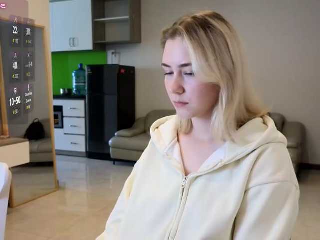le modèle KUQOSA est en webcam porno dans un show sur le site bongacams, il possède les tags suivants: White/Caucasian,Blonde,Shaved