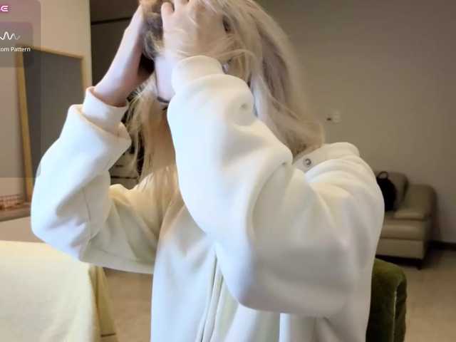 le modèle KUQOSA est en webcam porno dans un show sur le site bongacams, il possède les tags suivants: White/Caucasian,Blonde,Shaved