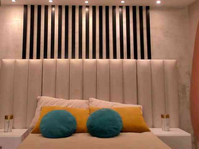 AmbarJames webcam