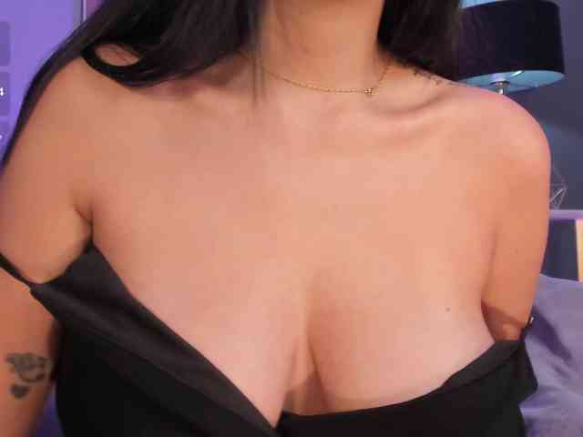 AmbarJames webcam