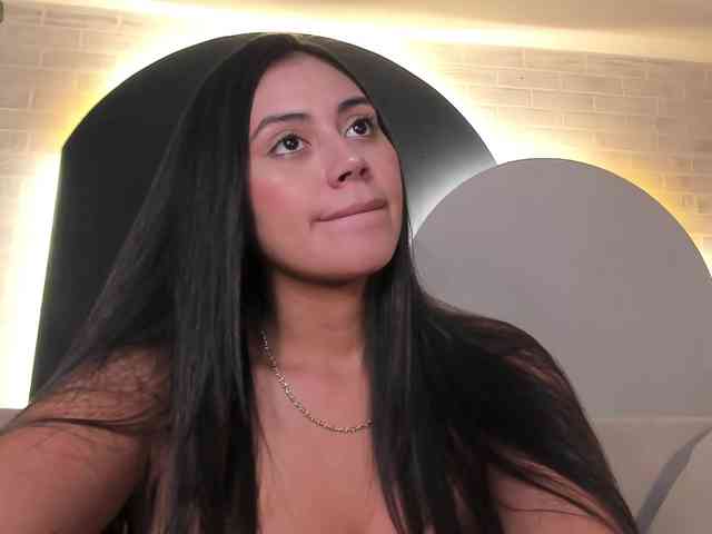 AmbarJames webcam