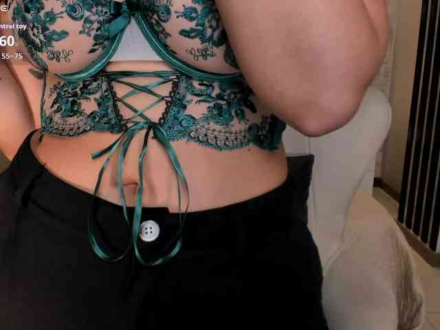 AmbarJames webcam