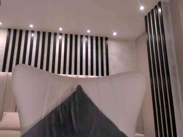 AmbarJames webcam