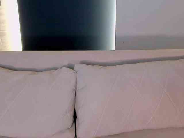 AmbarJames webcam
