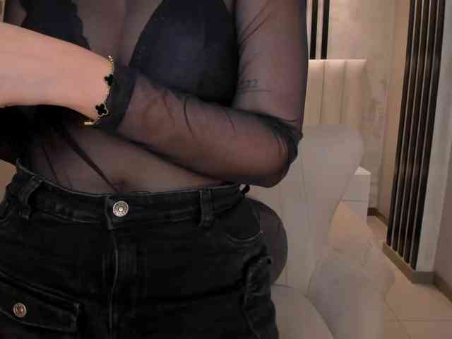 AmbarJames webcam