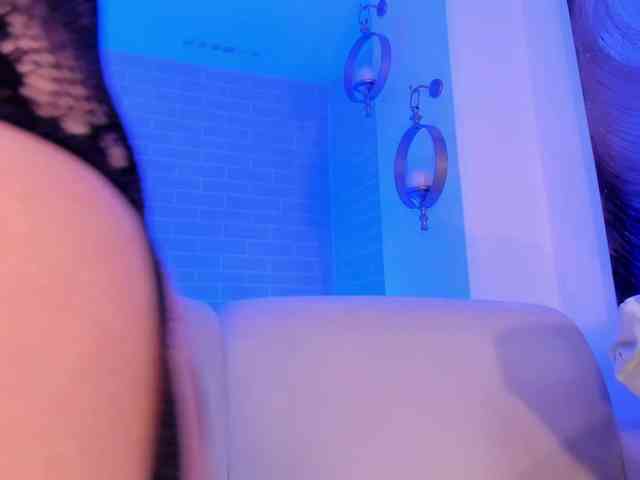 AmbarJames webcam