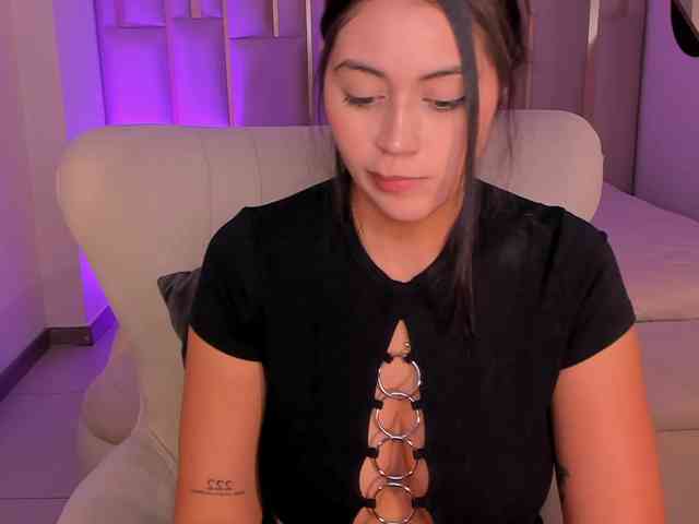 AmbarJames webcam