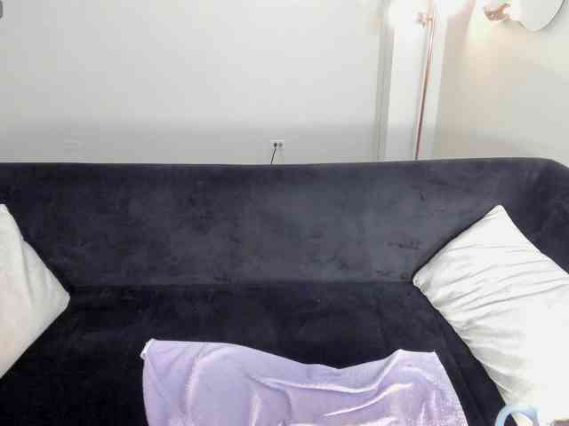 AmbarJames webcam