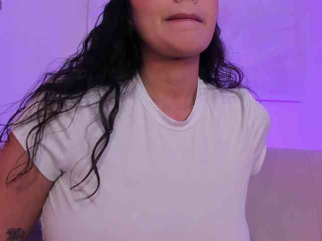 AmbarJames webcam