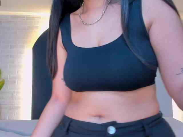 AmbarJames webcam