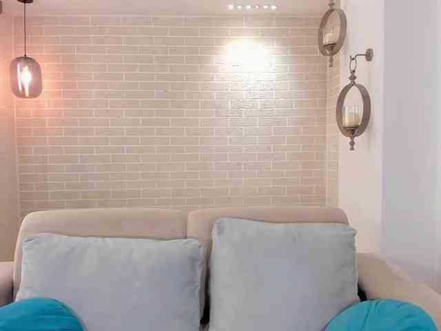 AmbarJames webcam
