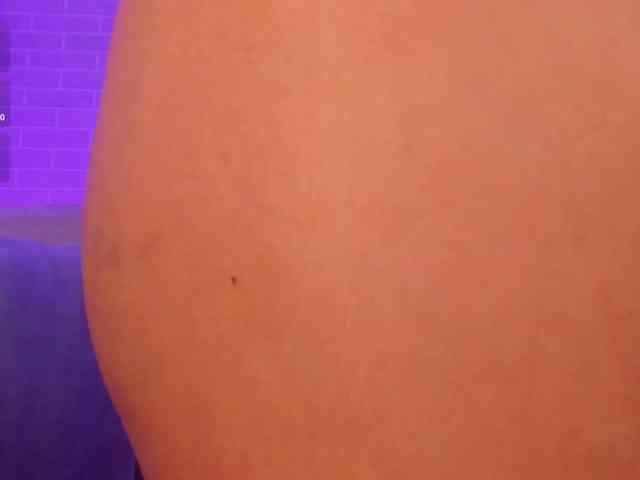 AmbarJames webcam