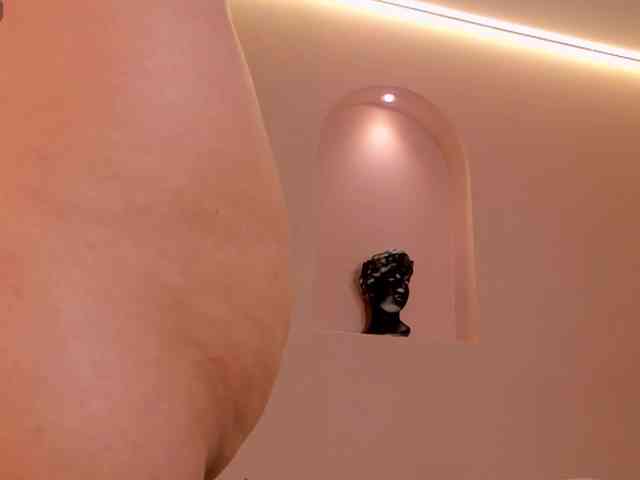 AmbarJames webcam
