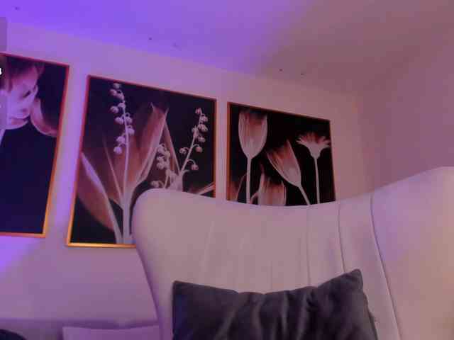 AmbarJames webcam