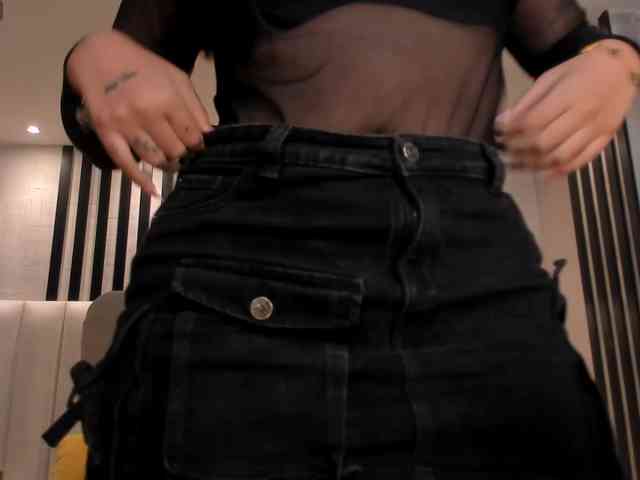 AmbarJames webcam
