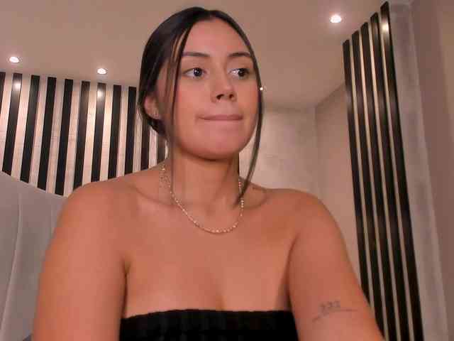AmbarJames webcam