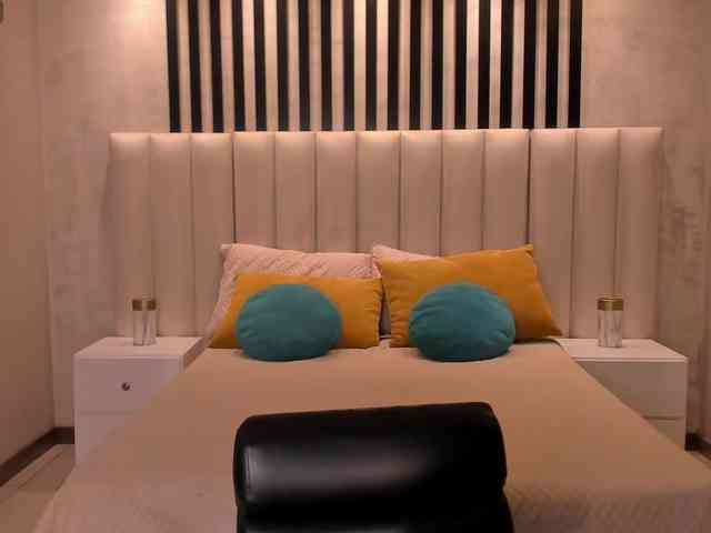AmbarJames webcam
