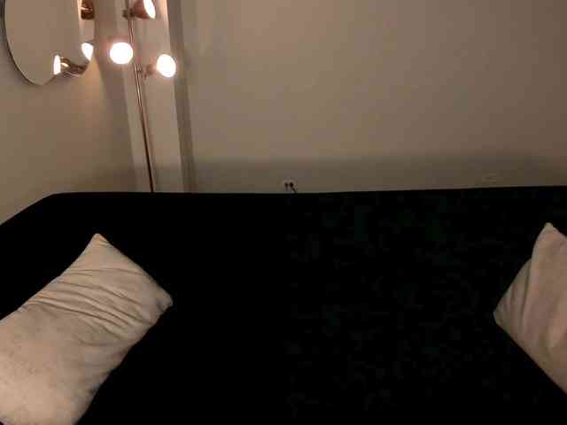 AmbarJames webcam