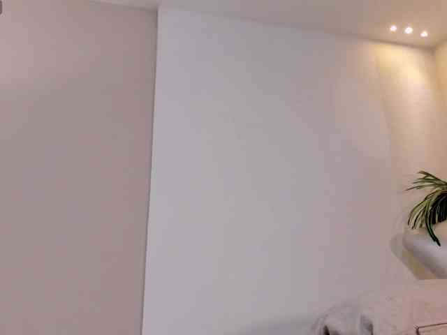 AmbarJames webcam