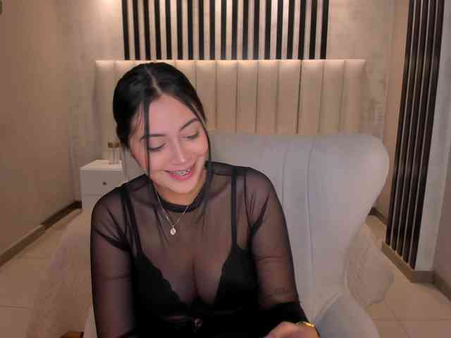 AmbarJames webcam