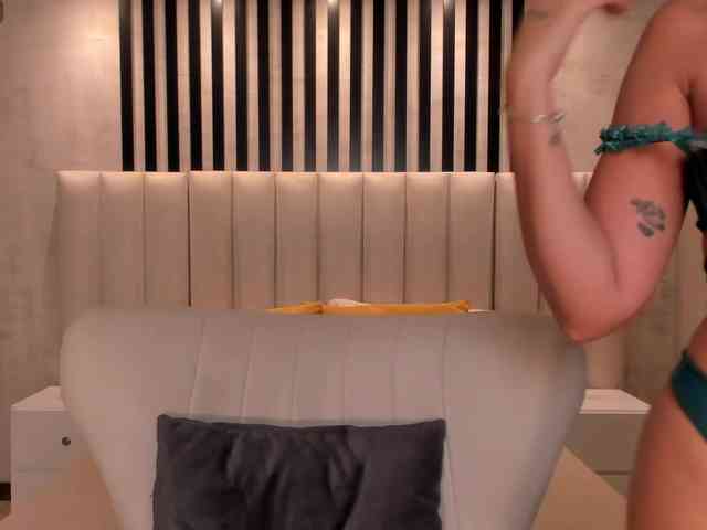 AmbarJames webcam