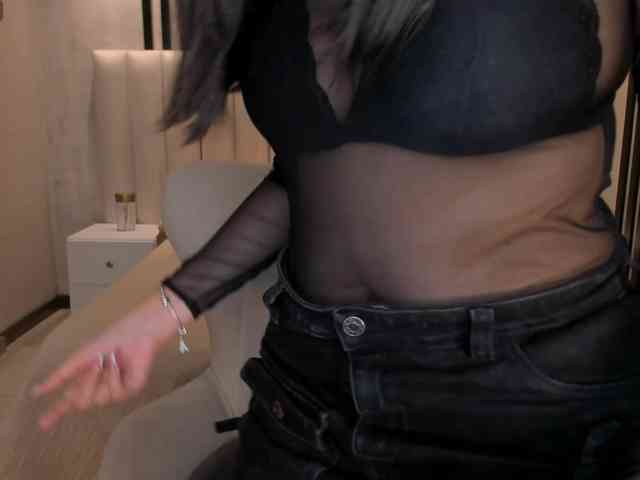 AmbarJames webcam