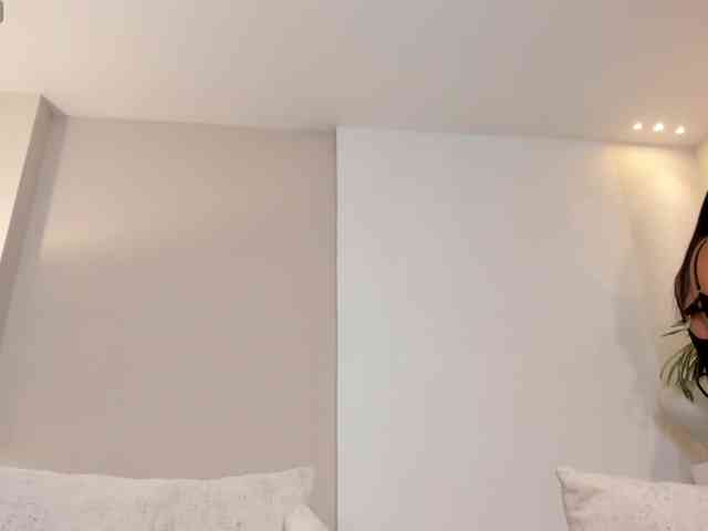 AmbarJames webcam