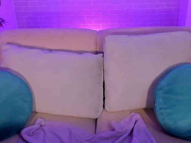 AmbarJames webcam