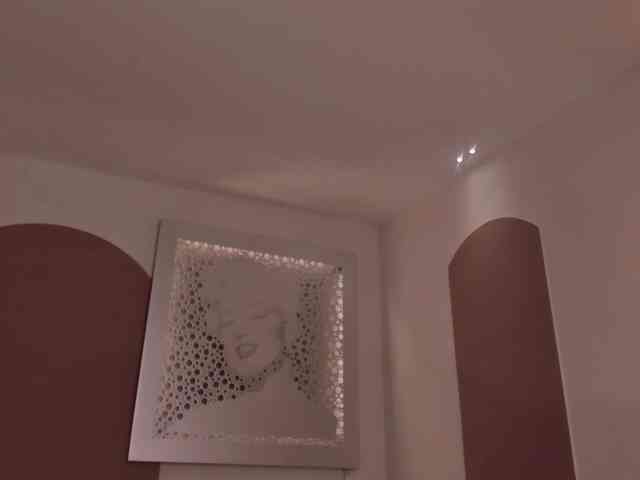 AmbarJames webcam