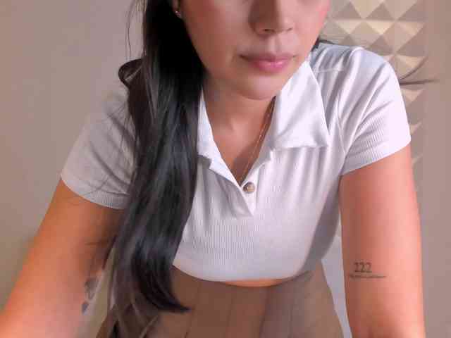 AmbarJames webcam